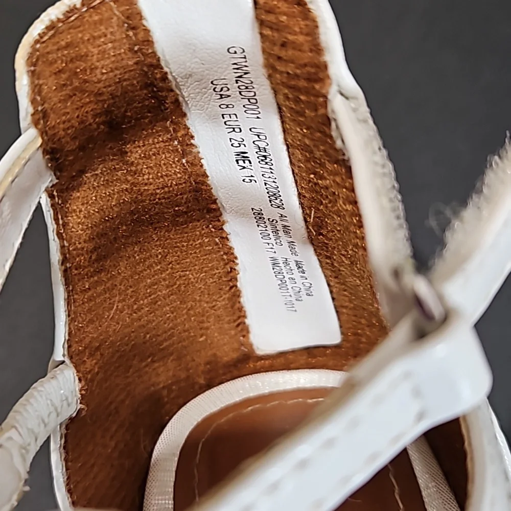 Girls White Flower Flat Sandals - Picture 10 of 12